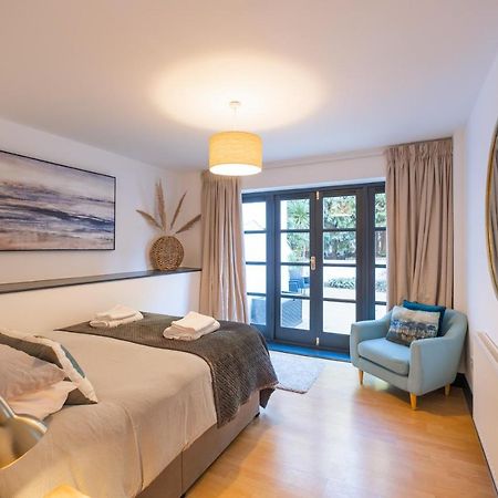 Modern Apt Near Gardens With Large Decking Area - Vivre Retreats Bournemouth Exteriér fotografie