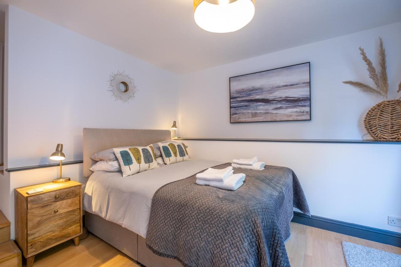 Modern Apt Near Gardens With Large Decking Area - Vivre Retreats Bournemouth Exteriér fotografie