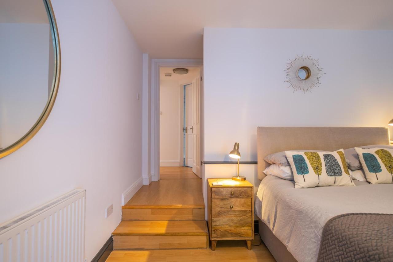 Modern Apt Near Gardens With Large Decking Area - Vivre Retreats Bournemouth Exteriér fotografie