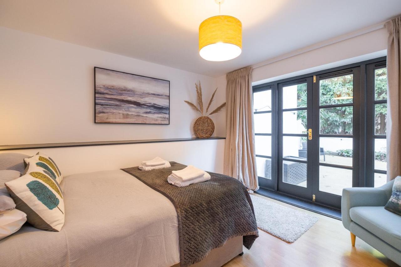 Modern Apt Near Gardens With Large Decking Area - Vivre Retreats Bournemouth Exteriér fotografie
