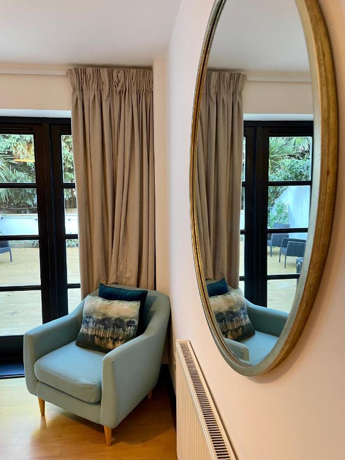 Modern Apt Near Gardens With Large Decking Area - Vivre Retreats Bournemouth Exteriér fotografie