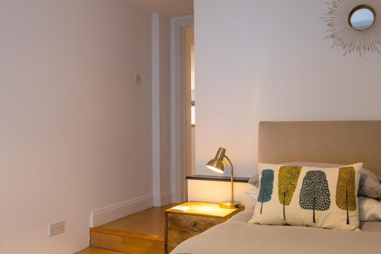 Modern Apt Near Gardens With Large Decking Area - Vivre Retreats Bournemouth Exteriér fotografie