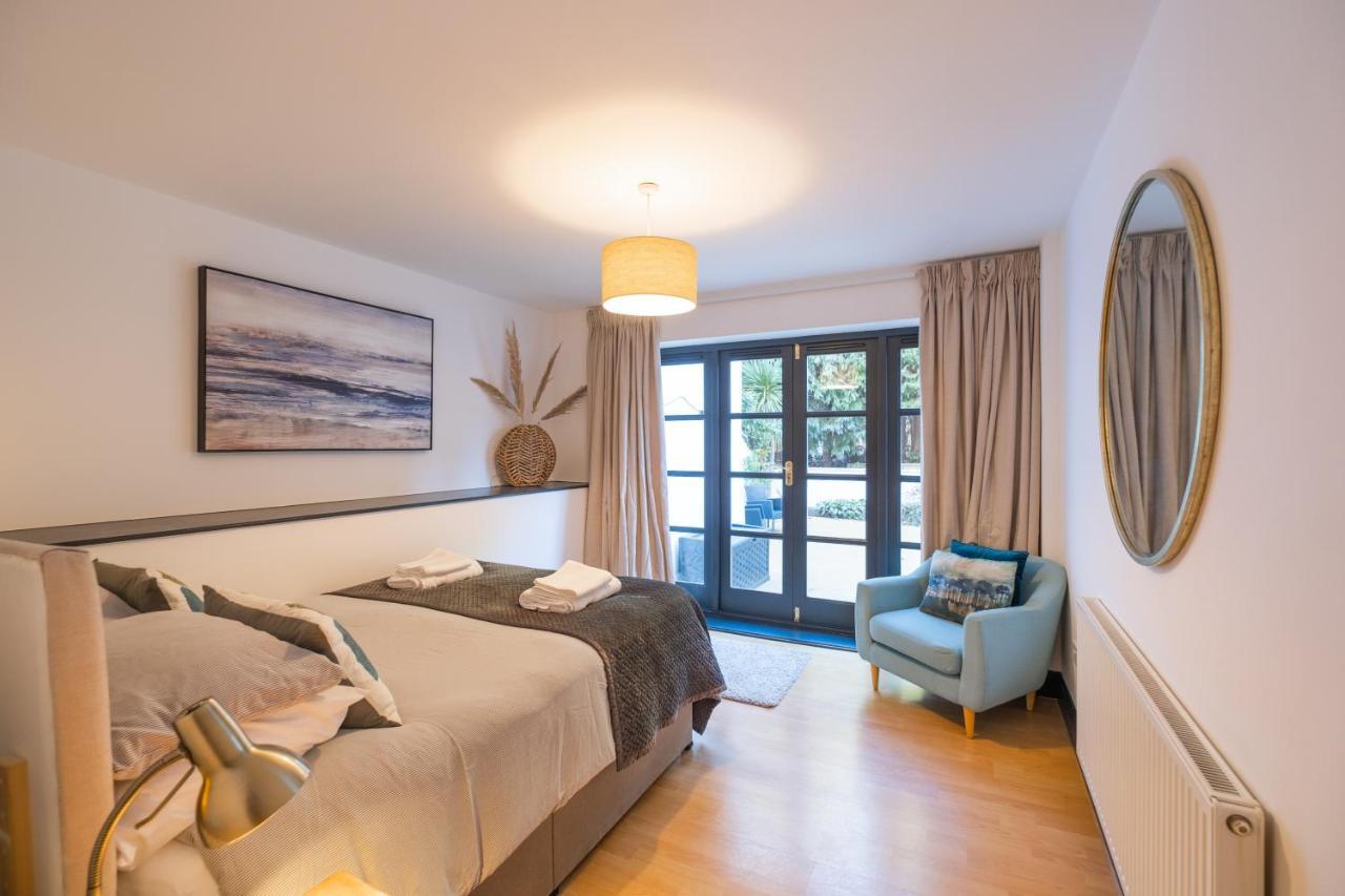 Modern Apt Near Gardens With Large Decking Area - Vivre Retreats Bournemouth Exteriér fotografie