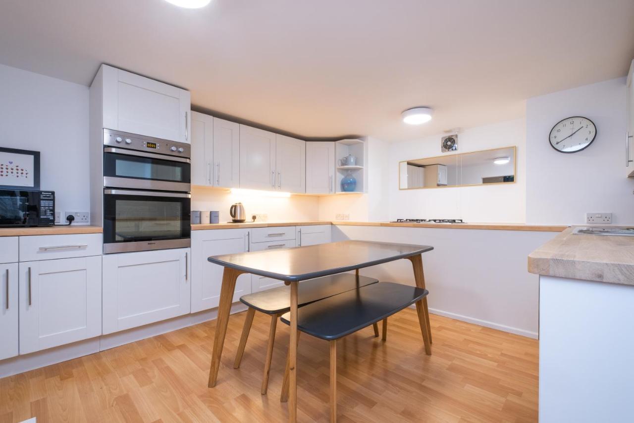 Modern Apt Near Gardens With Large Decking Area - Vivre Retreats Bournemouth Exteriér fotografie