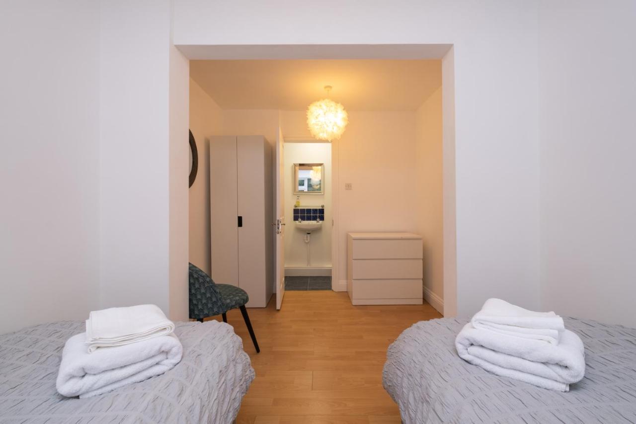 Modern Apt Near Gardens With Large Decking Area - Vivre Retreats Bournemouth Exteriér fotografie