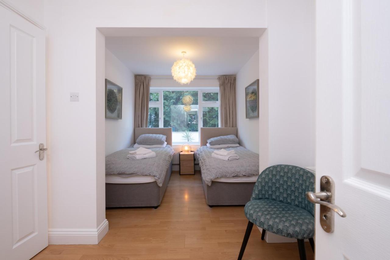 Modern Apt Near Gardens With Large Decking Area - Vivre Retreats Bournemouth Exteriér fotografie