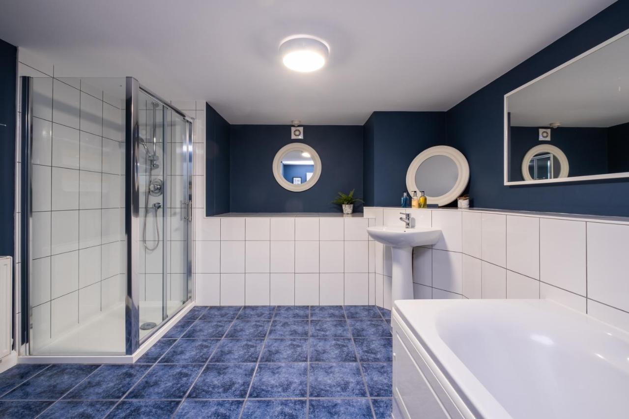 Modern Apt Near Gardens With Large Decking Area - Vivre Retreats Bournemouth Exteriér fotografie