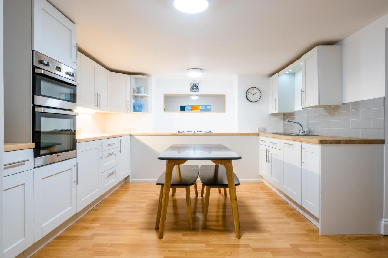 Modern Apt Near Gardens With Large Decking Area - Vivre Retreats Bournemouth Exteriér fotografie